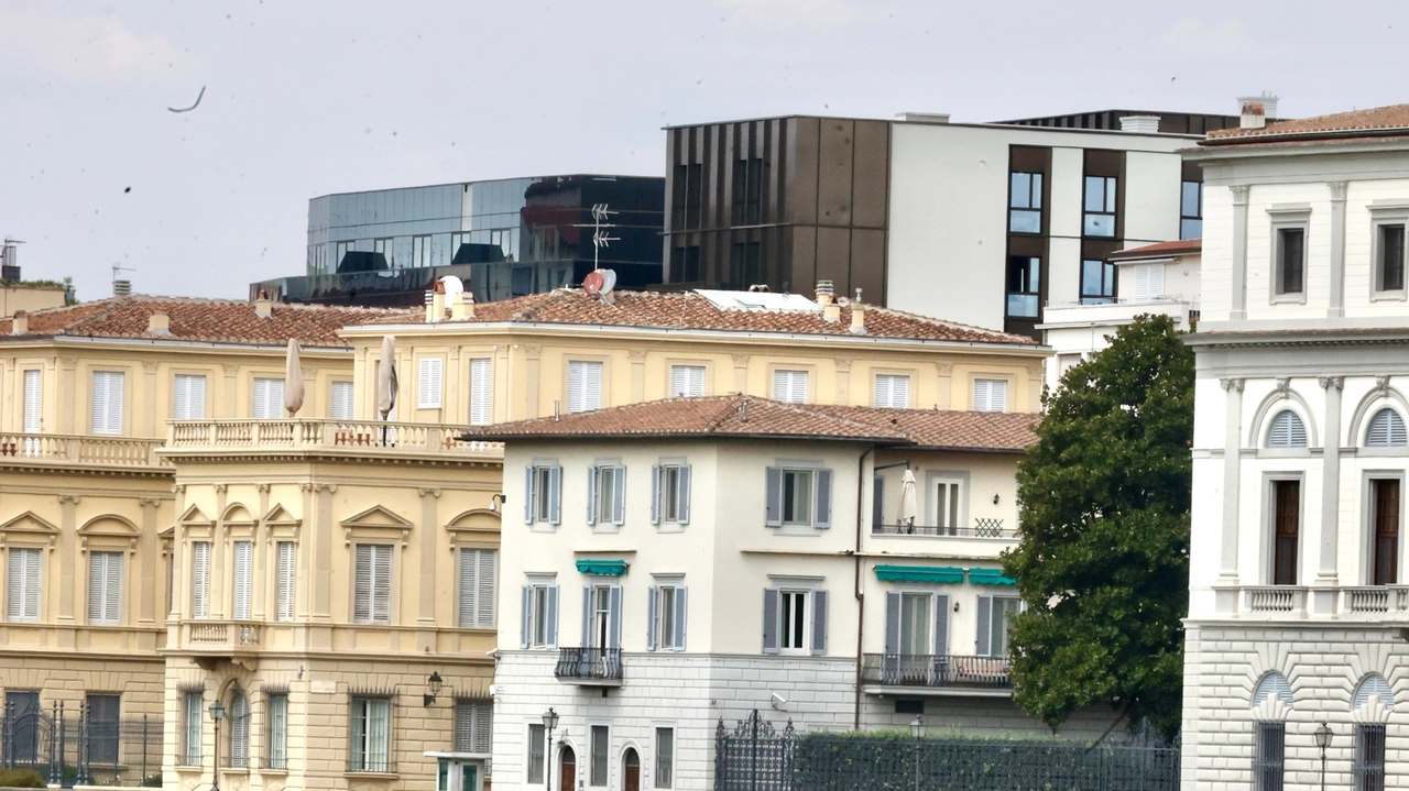 Il cubone nero all'ex teatro Comunale (Foto Gianluca Moggi / NewPressPhoto)