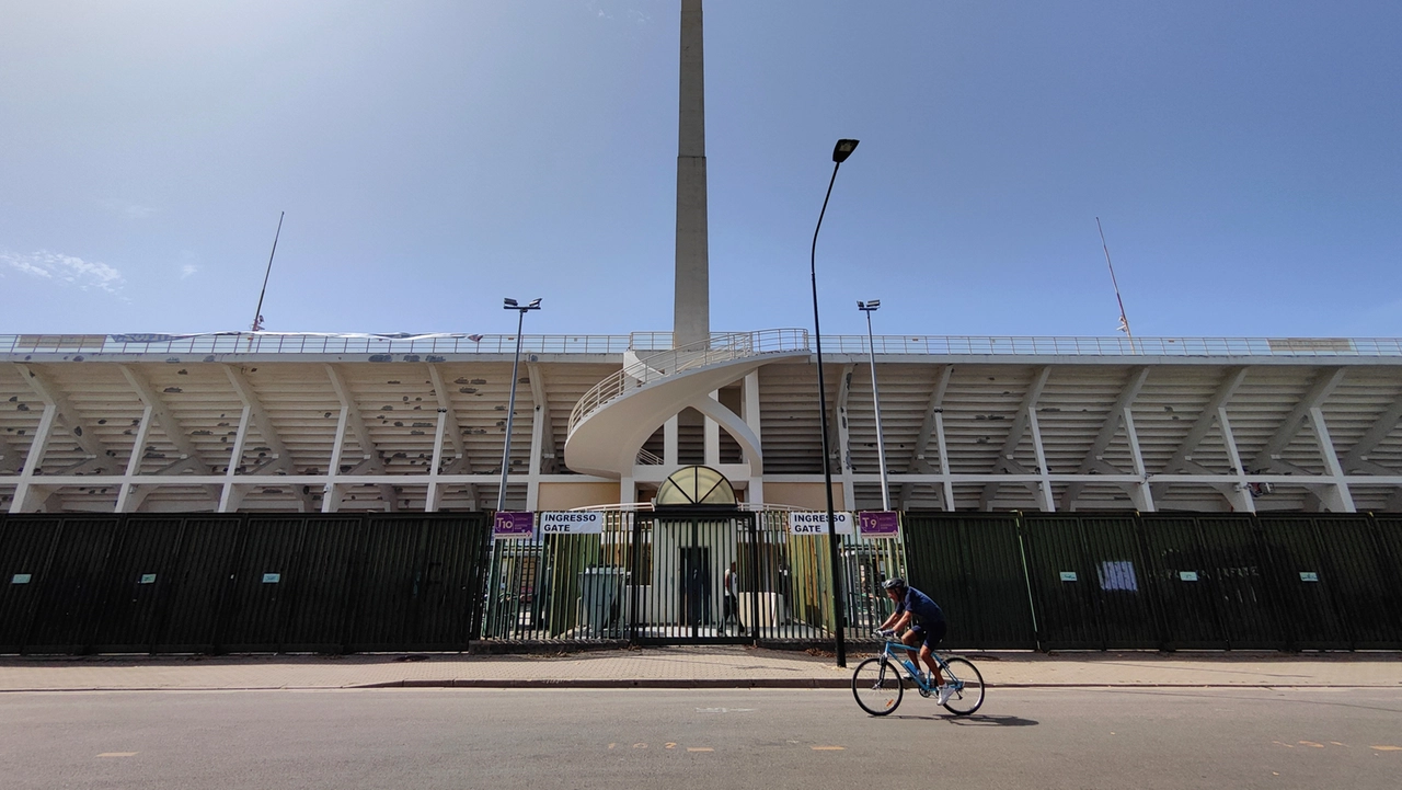 La torre di Maratona che svetta sullo stadio Artemio Franchi di Firenze