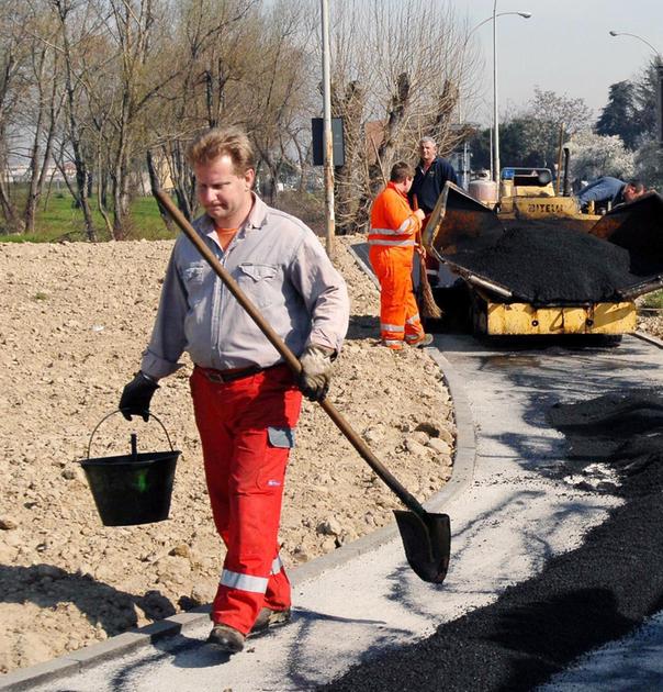 Porto di Mezzo, ora il marciapiede. Presto più sicurezza sulle strade Porto di Mezzo, ora il marciapiede. Presto più sicurezza sulle strade