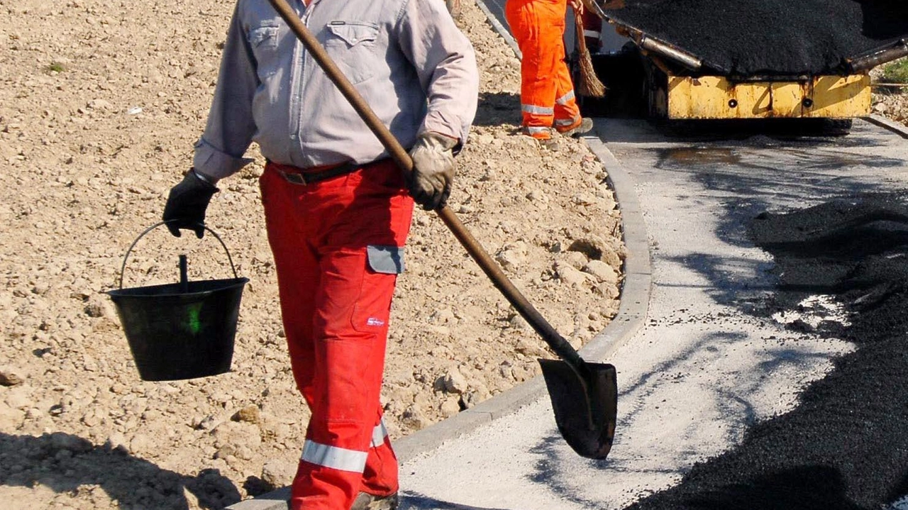 La frazione di Porto di Mezzo, a Lastra a Signa, avrà nuovi marciapiedi adeguati grazie ad un finanziamento di 50mila euro arrivato dalla Regione Toscana La frazione di Porto di Mezzo, a Lastra a Signa, avrà nuovi marciapiedi adeguati grazie ad un finanziamento di 50mila euro arrivato dalla Regione Toscana