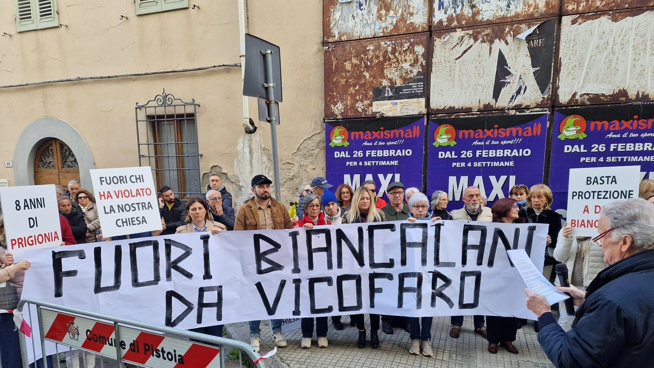 La manifestazione del Comitato dello scorso marzo davanti alla Curia