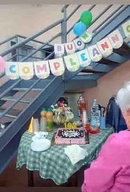 Grande festa alla Rsa “Pierotti“. Ospite spegne 103 candeline Grande festa alla Rsa “Pierotti“. Ospite spegne 103 candeline