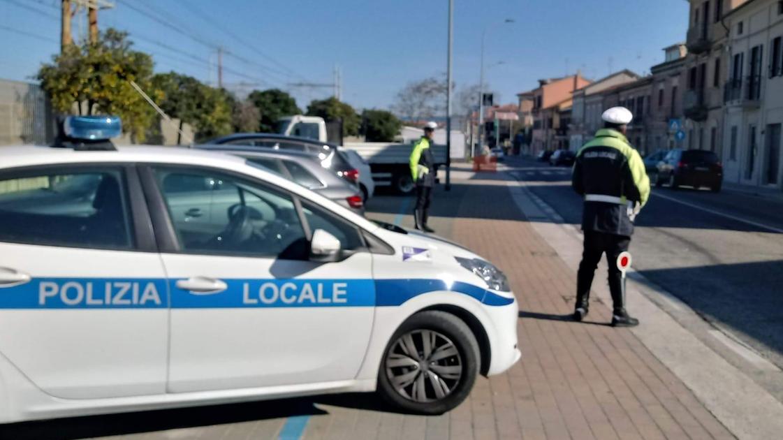 https://www.lanazione.it/image-service/view/acePublic/alias/contentid/NGU4NjRiNmItNjcyOS00/0/tentato-furto-al-supermercato-direttore-minacciato-col-coltello.jpeg?f=16:9&w=1200&h=630
