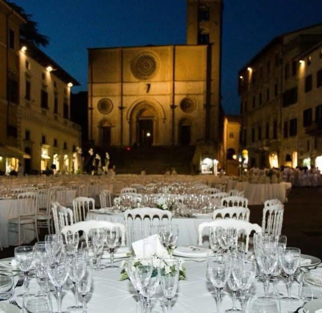 Cena Bianca in Piazza verso il sold out