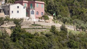 Il podere Case Lovara in una fotografia tratta dal sito internet del Fai che ne ha curato il recupero e si occupa della gestione Il podere Case Lovara in una fotografia tratta dal sito internet del Fai che ne ha curato il recupero e si occupa della gestione