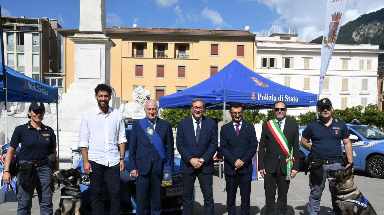 Le celebrazioni in piazza Aranci con le massime autorità Le celebrazioni in piazza Aranci con le massime autorità
