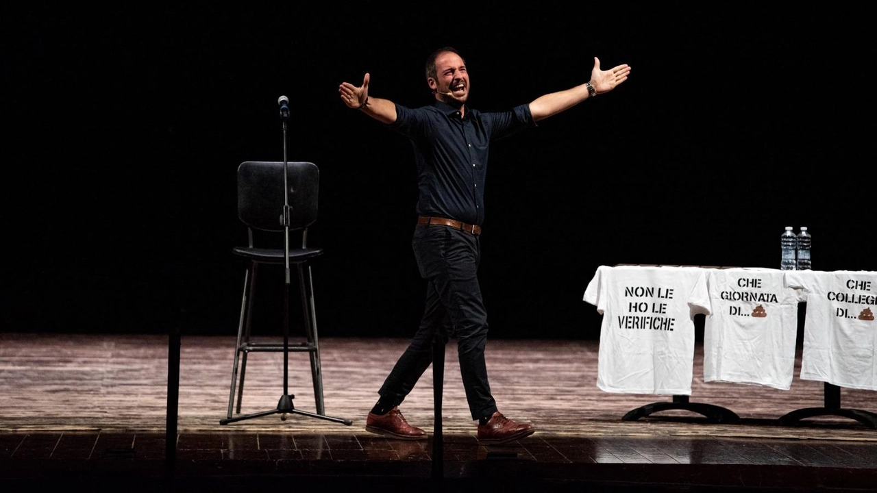 Filippo Caccamo, attore comico, sarà sul palco della Versiliana questa sera Filippo Caccamo, attore comico, sarà sul palco della Versiliana questa sera