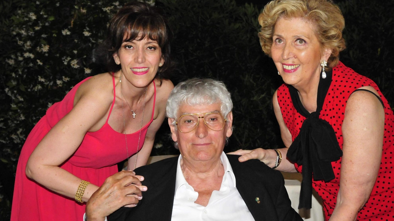 Re Giorgio aveva conosciuto il suo grande amore proprio nel locale cult "Un gesto affettivo, un ritorno alle origini e un tributo alla tradizione italiana". Re Giorgio aveva conosciuto il suo grande amore proprio nel locale cult "Un gesto affettivo, un ritorno alle origini e un tributo alla tradizione italiana".