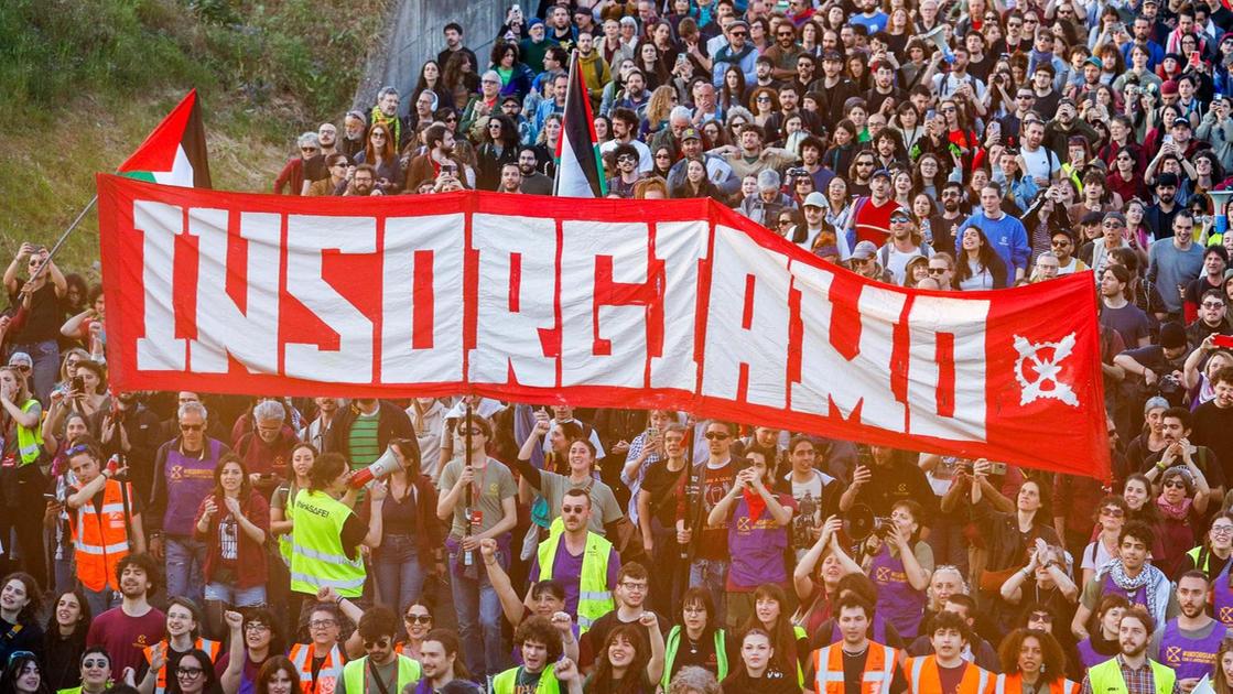 Ex Gkn, agosto caldo. Consorzio industriale: oggi la firma dal notaio. Ma incombe lo sgombero Ex Gkn, agosto caldo. Consorzio industriale: oggi la firma dal notaio. Ma incombe lo sgombero