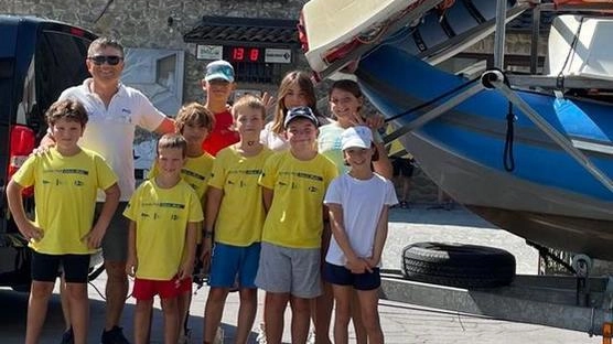 I giovani atleti delle scuole vela dei Circoli della Versilia che oggi saranno in regata a Gramolazzo per il Trofeo Optimist “Baldi-Garzetti-Nardini“. Saranno sedici imbarcazioni e altrettanti timonieri pronti a dare il meglio di sè, partenza intorno alle 13 I giovani atleti delle scuole vela dei Circoli della Versilia che oggi saranno in regata a Gramolazzo per il Trofeo Optimist “Baldi-Garzetti-Nardini“. Saranno sedici imbarcazioni e altrettanti timonieri pronti a dare il meglio di sè, partenza intorno alle 13