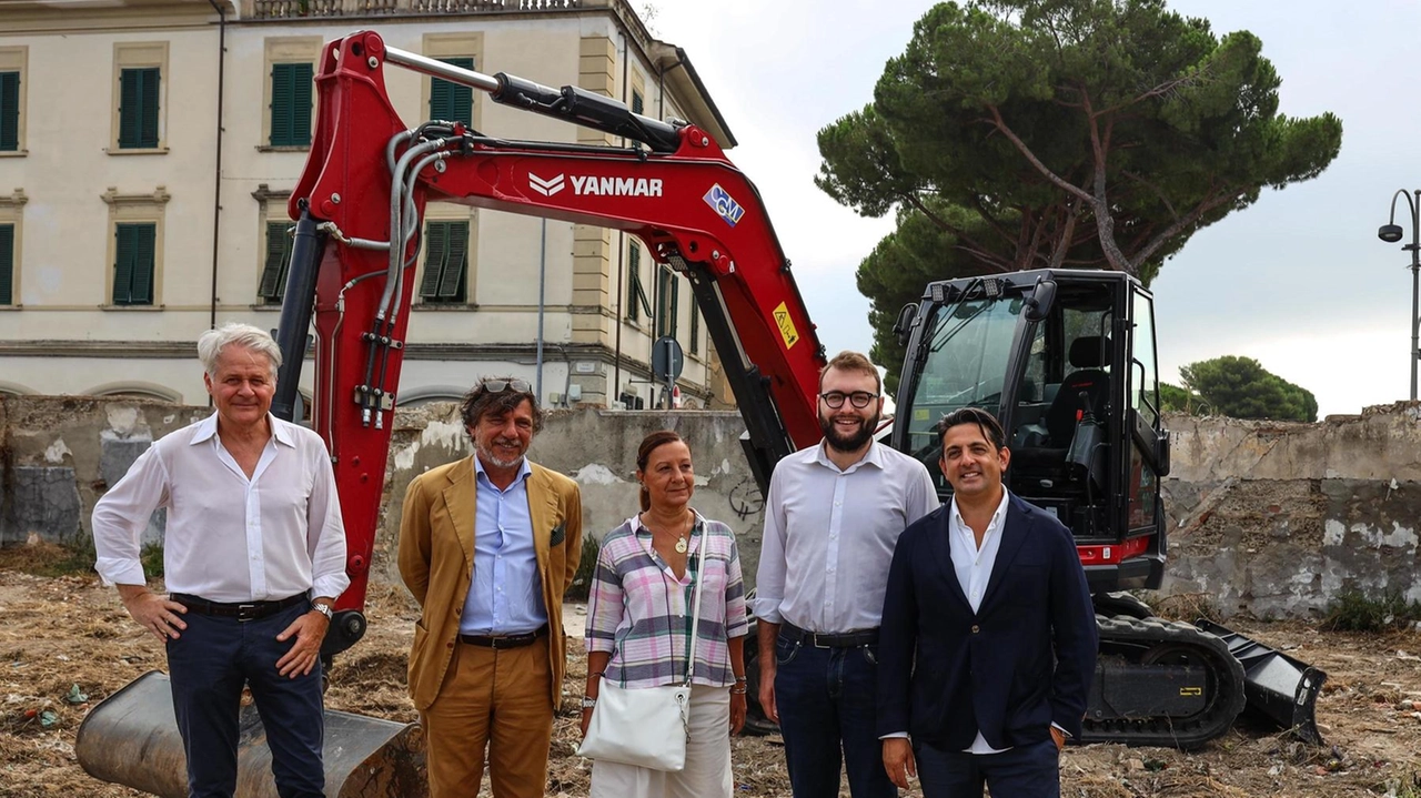 Ieri mattina l’inizio della demolizione del muro perimetrale dell’ex Vitrum Ieri mattina l’inizio della demolizione del muro perimetrale dell’ex Vitrum