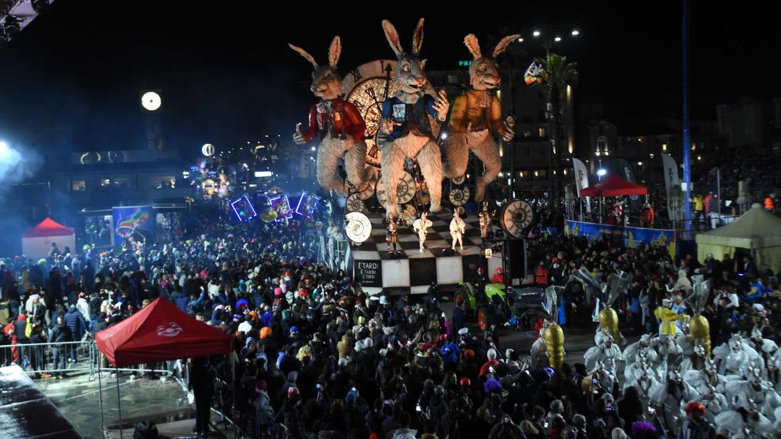 Carnevale Viareggio da Lanazione.it carnevale di viareggio i conti di burlamacco già incassati 3 milioni manca poco al pareggio di bilancio