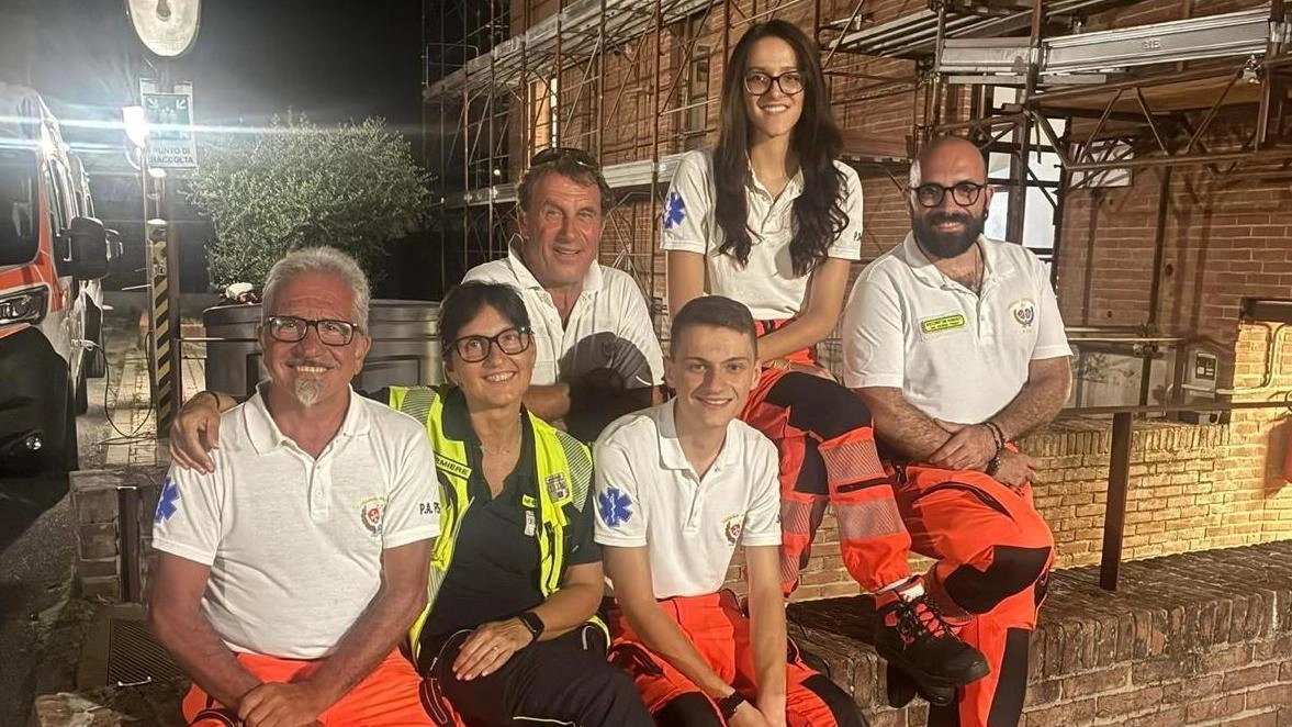 Ilenia, Massimo e Marco raccontano il loro impegno nella Pubblica Assistenza. I racconti: "Il dolore di perdere un paziente e la gioia di salvarne un altro" .