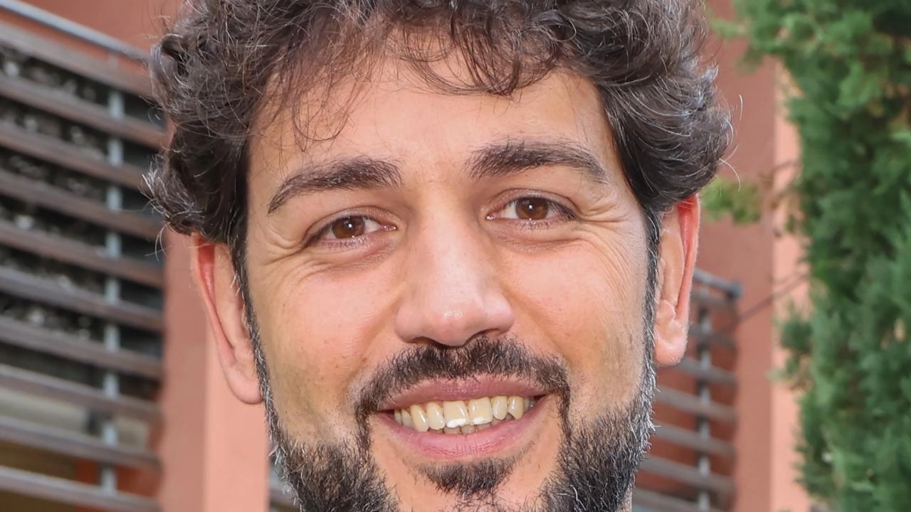 Il deputato toscano della Lega, Andrea Barabotti, esprime ottimismo riguardo alla nuova collocazione del porto di Marina di Carrara, sottolineando l'importanza della collaborazione tra le varie parti coinvolte per lo sviluppo regionale e nazionale. Il deputato toscano della Lega, Andrea Barabotti, esprime ottimismo riguardo alla nuova collocazione del porto di Marina di Carrara, sottolineando l'importanza della collaborazione tra le varie parti coinvolte per lo sviluppo regionale e nazionale.