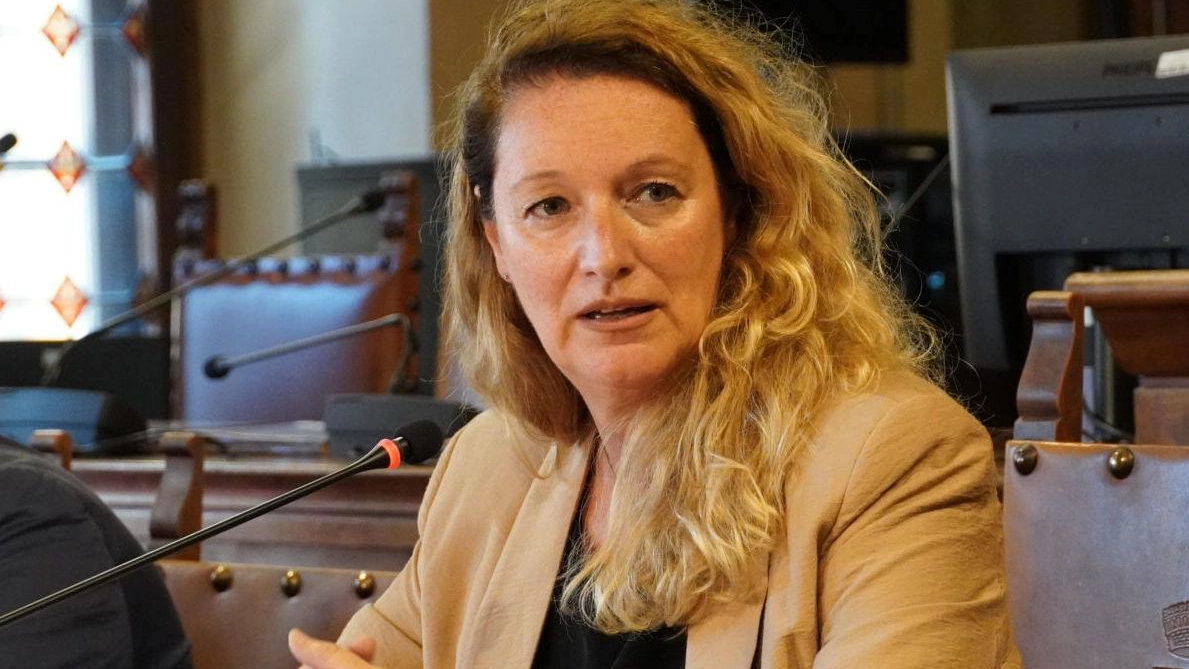La sindaca sulla carenze di personale (giustizia, lavoro, forze dell’ordine) "Non nascondiamo la polvere sotto il tappeto, Prato non può aspettare". L’incontro con la ministra Calderone: nuove forme di collaborazione . La sindaca sulla carenze di personale (giustizia, lavoro, forze dell’ordine) "Non nascondiamo la polvere sotto il tappeto, Prato non può aspettare". L’incontro con la ministra Calderone: nuove forme di collaborazione .