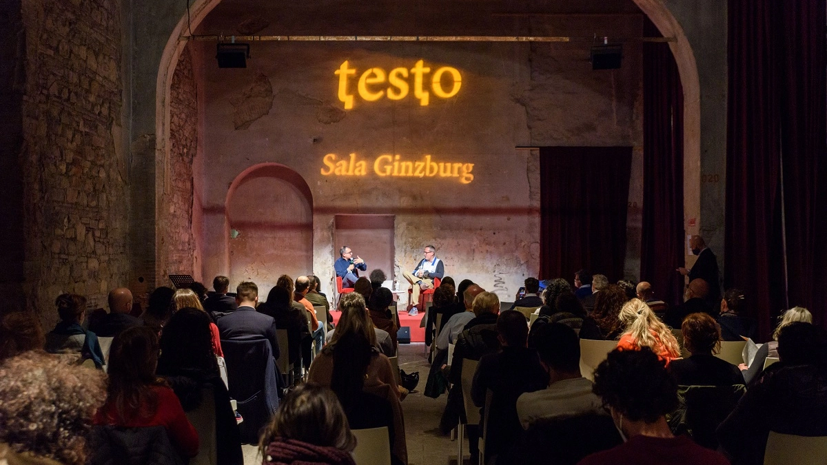 Testo alla Stazione Leopolda Testo alla Stazione Leopolda