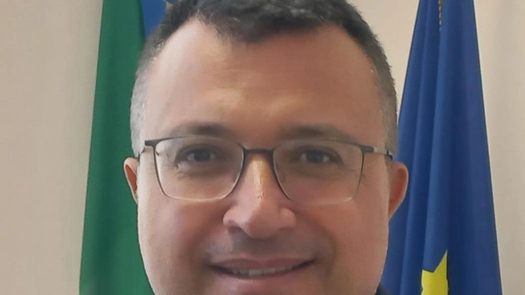 Il dirigente Giovanni Fiorillo ha 55 anni ed è un ingegnere di Salerno Il dirigente Giovanni Fiorillo ha 55 anni ed è un ingegnere di Salerno