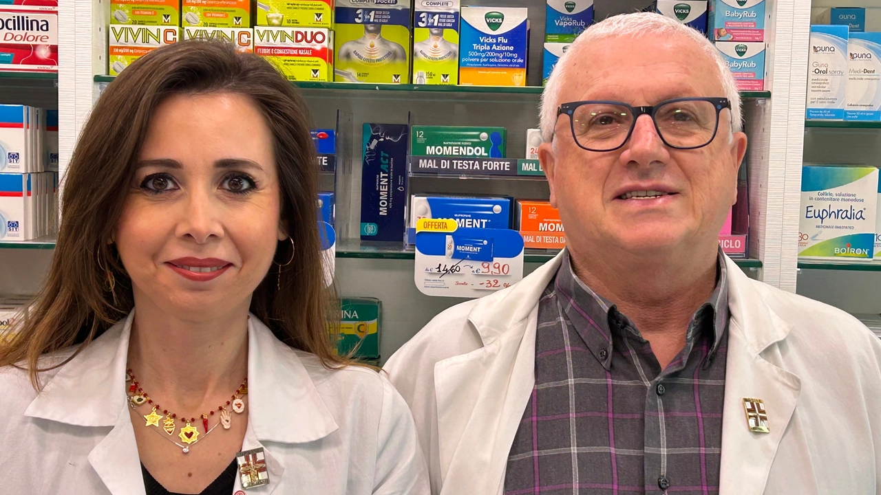 I farmacisti Alessia Chelini e Alfredo Discepoli (presidente Federfarma) I farmacisti Alessia Chelini e Alfredo Discepoli (presidente Federfarma)