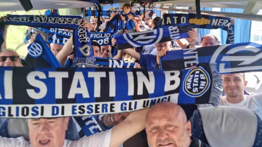 Tanti interisti anche qui: la foto di una trasferta di Pratonerazzurra Inter Club Tanti interisti anche qui: la foto di una trasferta di Pratonerazzurra Inter Club