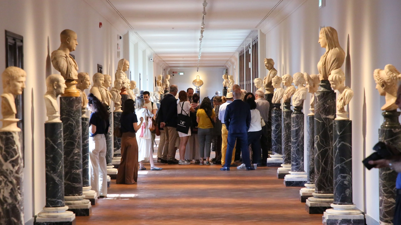 Uffizi, il nuovo allestimento del Corridoio Vasariano (Foto Marco Mori/New Press Photo)