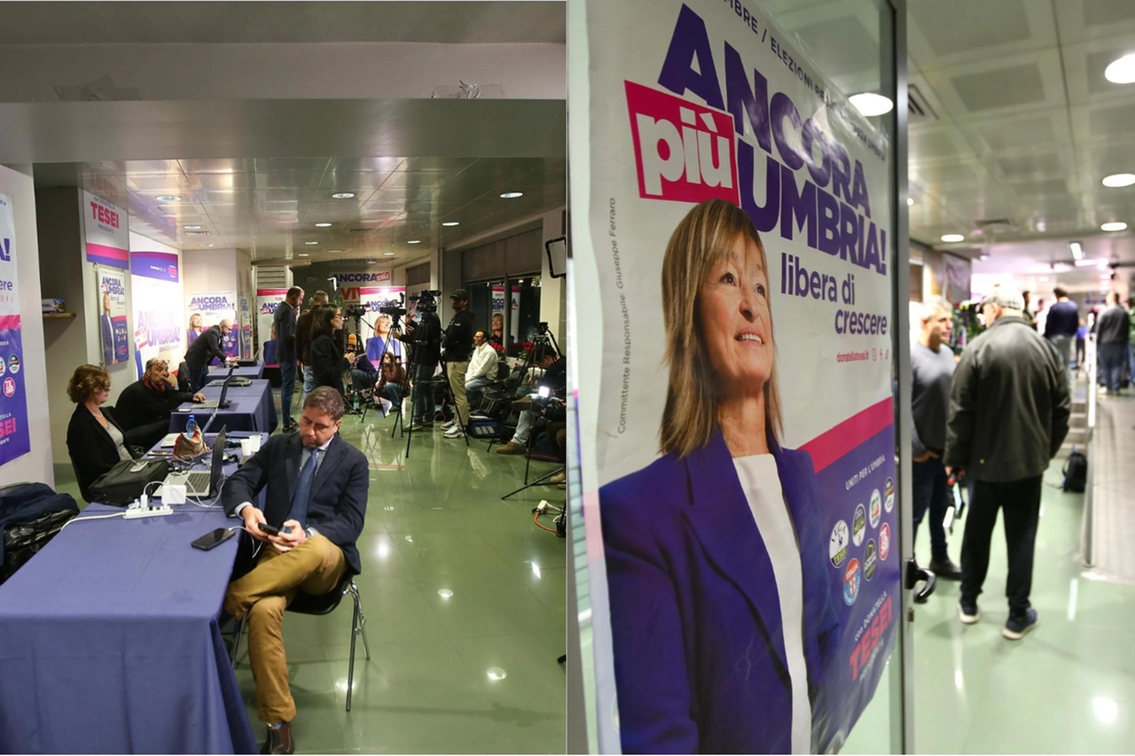 L'attesa al comitato elettorale di Tesei (Foto Crocchioni)