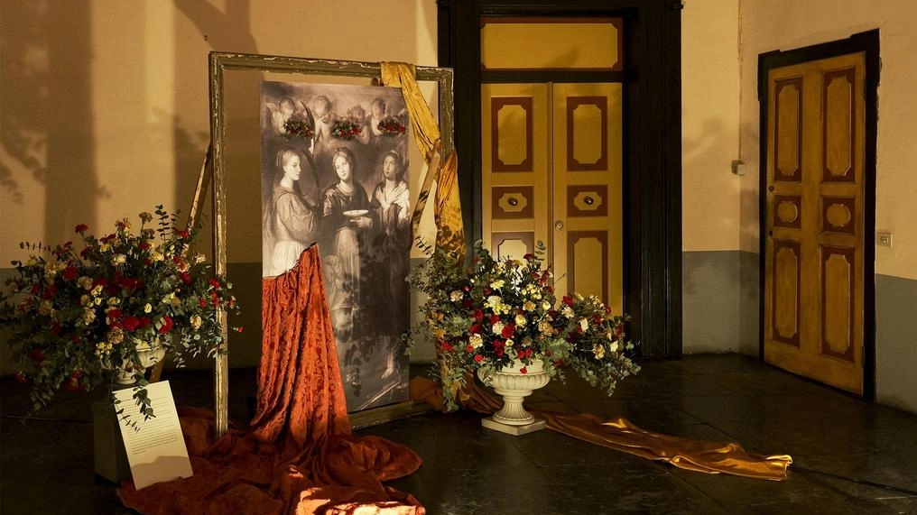 Sboccia la “Metafisica in fiore”. Gli atri di dodici dimore storiche decorati ispirandosi a De Chirico