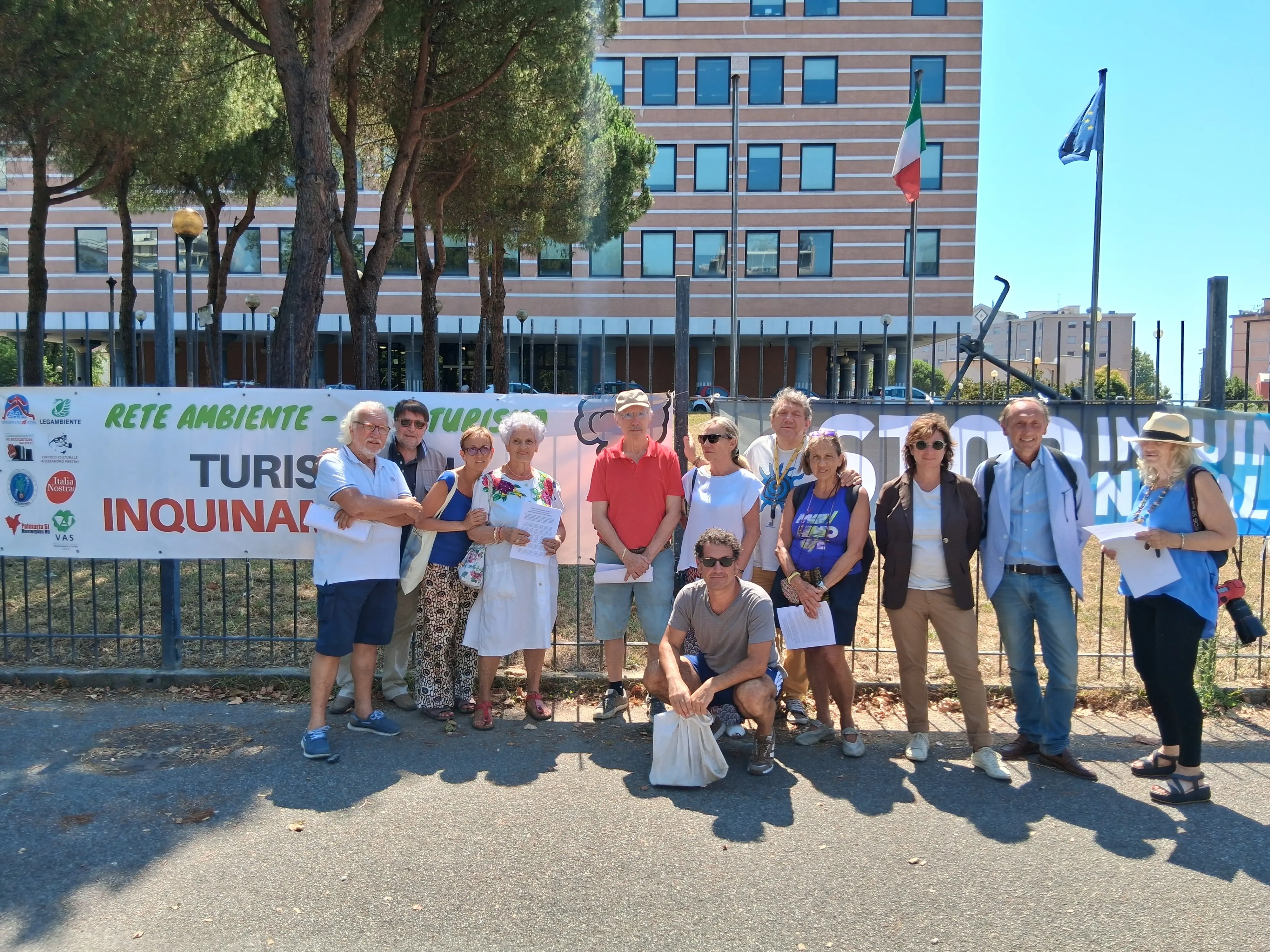 L’attesa per il verdetto. Inchiesta sui fumi in porto: “Vogliamo nuove indagini”