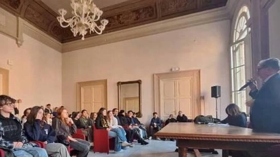 L’incontro promosso dal Rotary con gli studenti per il progetto ’Le gocce del colibrì’ L’incontro promosso dal Rotary con gli studenti per il progetto ’Le gocce del colibrì’