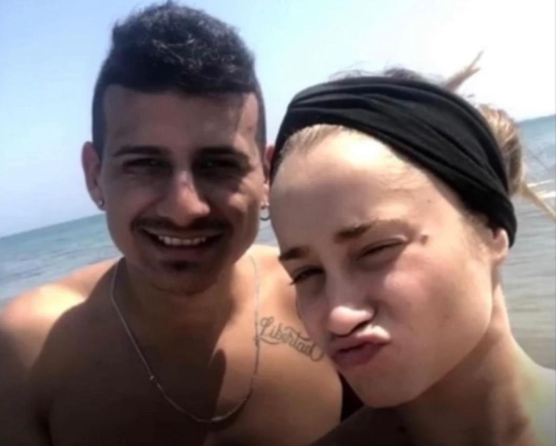 Stella e Carlos, morti nel crollo del Ponte Morandi. I loro nomi nel memoriale, la mamma diserta la cerimonia