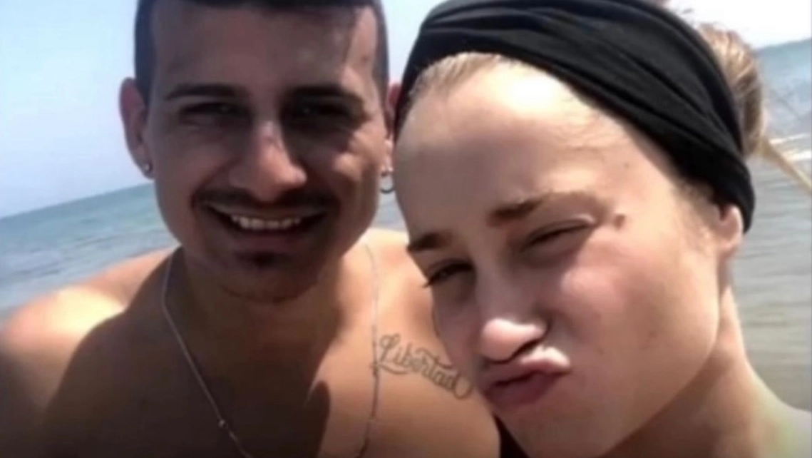 Stella Boccia, di Arezzo, e il fidanzato Carlos Jesus Eraso Trujillo, 24 anni, stavano tornando dall’acquario di Genova quando il ponte cedette sotto la loro auto
