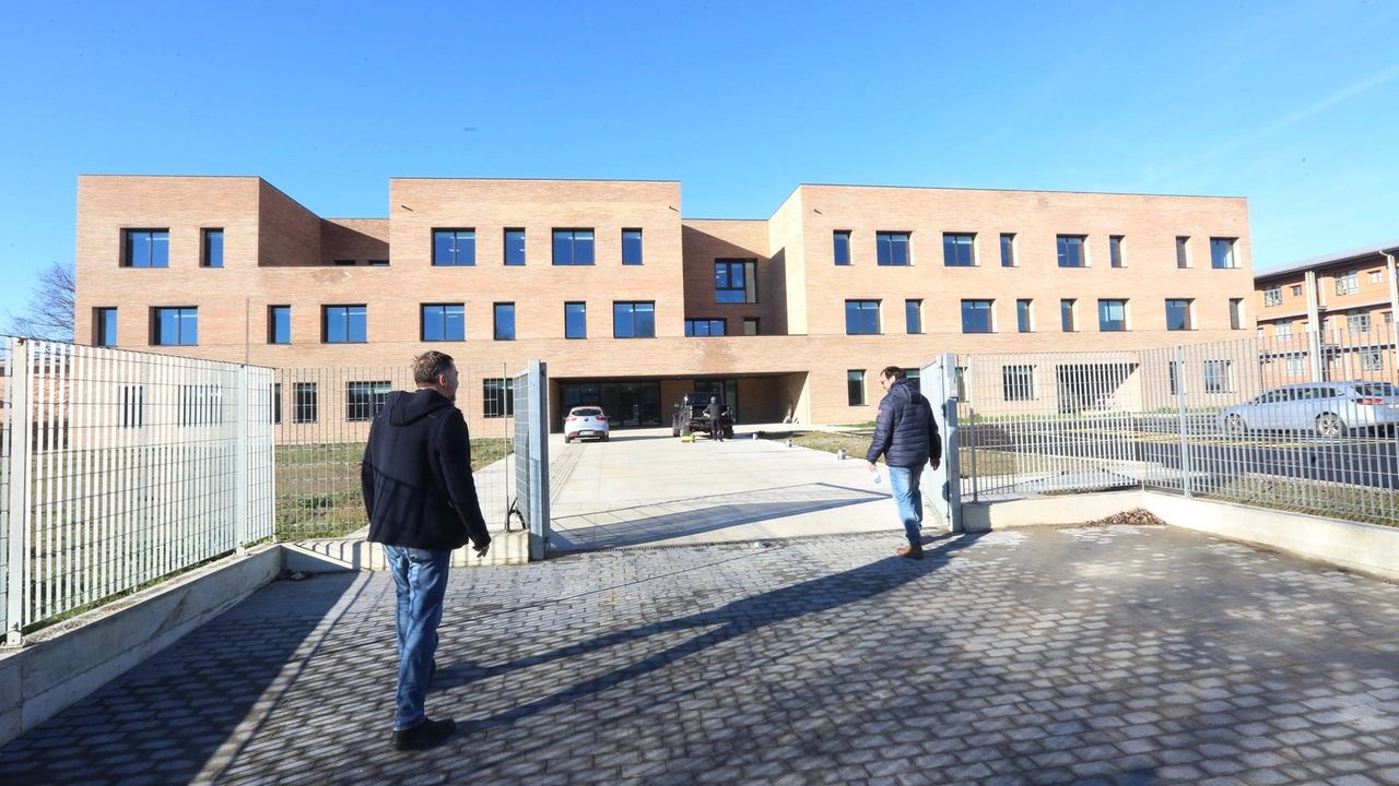 L’ingresso del nuovo liceo Montale costruito nel cuore del Villaggio scolastico di Pontedera. Martedì aprirà per la prima volta le sue porte L’ingresso del nuovo liceo Montale costruito nel cuore del Villaggio scolastico di Pontedera. Martedì aprirà per la prima volta le sue porte