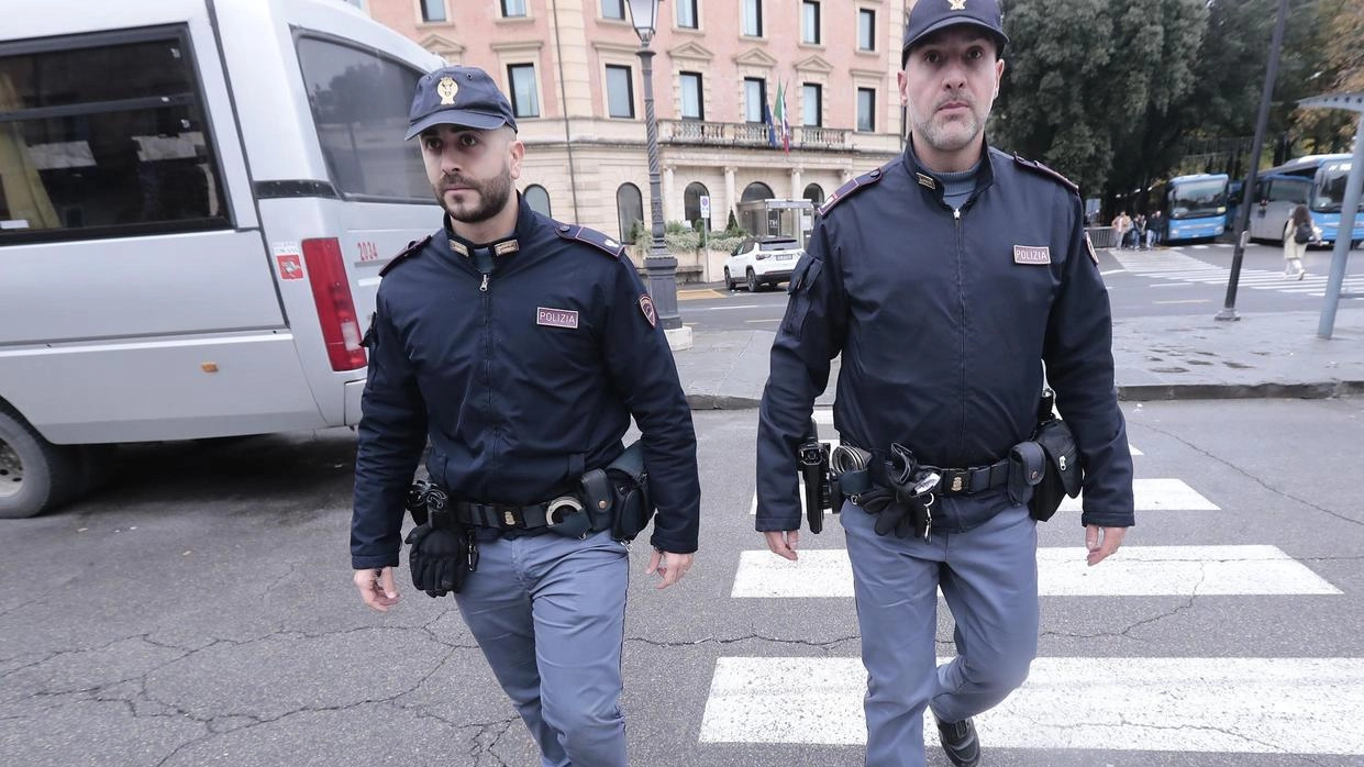 L’uomo, arrestato ad agosto, è stato condannato a 3 anni con rito abbreviato. La donna non è parte civile, gli scrive in carcere confermandogli il suo bene. L’uomo, arrestato ad agosto, è stato condannato a 3 anni con rito abbreviato. La donna non è parte civile, gli scrive in carcere confermandogli il suo bene.
