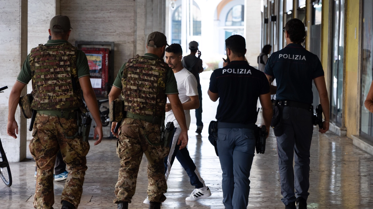 Nuova Zona rossa sicurezza alla stazione di Pisa, il provvedimento è di nuova attivo fino al 4 ottobre(foto di Enrico Mattia Del Punta)