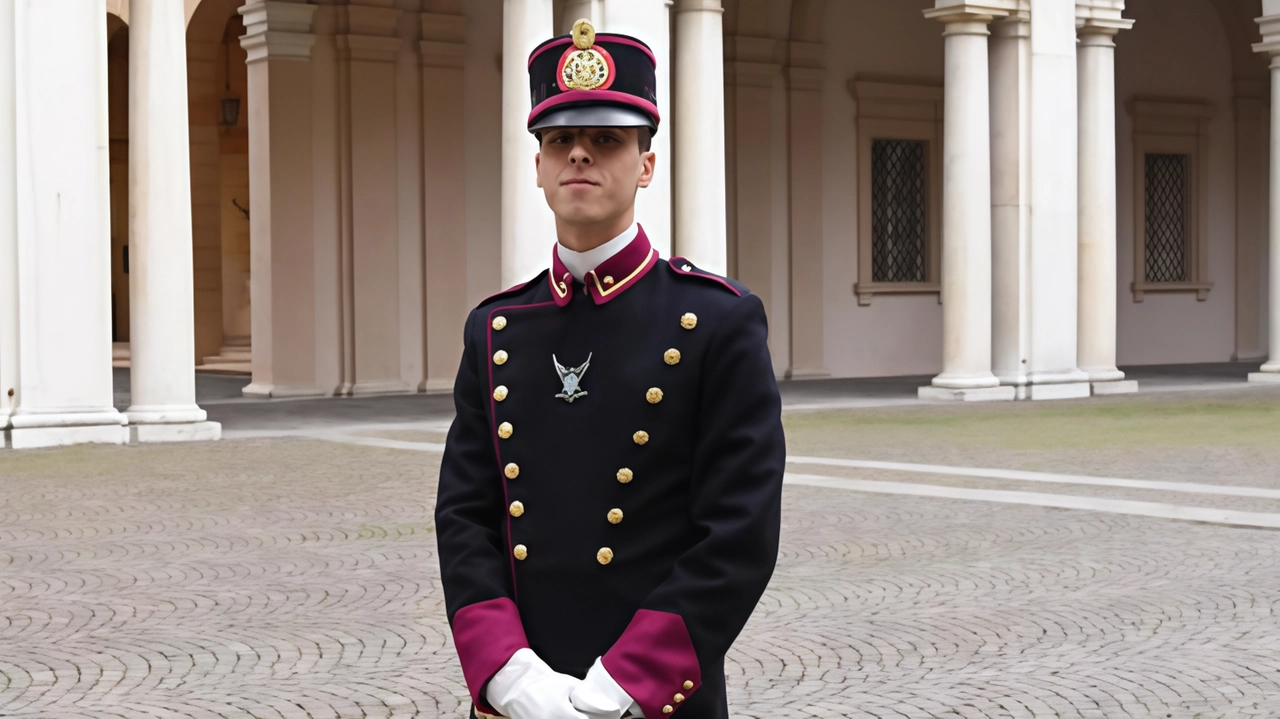 Francesco Vero con la divisa che indosserà alla cerimonia in programma oggi Francesco Vero con la divisa che indosserà alla cerimonia in programma oggi