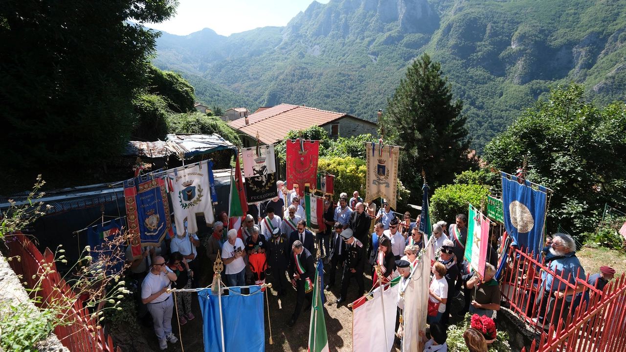 Un momento della commemorazione dell’80° anniversario della strage di Vinca, in cui morirono 174 persone Un momento della commemorazione dell’80° anniversario della strage di Vinca, in cui morirono 174 persone