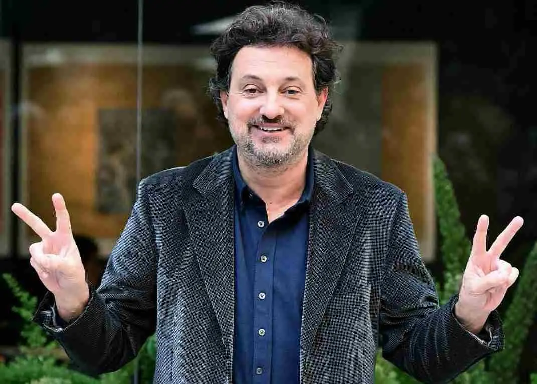 Stasera c’è "Vinca il peggiore". La notte di Pieraccioni al Palaffari. I talenti sul palco per solidarietà