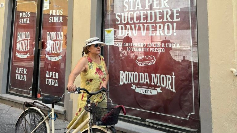 Dietro il coro di San Michele saluta l’outlet grandi firme arriva “Bono da morì“ Dietro il coro di San Michele saluta l’outlet grandi firme arriva “Bono da morì“