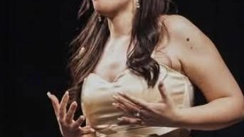 Il soprano Giorgia Costantino, tra i vincitori del secondo Premio di canto lirico Borsò e protagonista de “L’Elisir d’Amore” di Donizetti stasera. al Teatro del Popolo