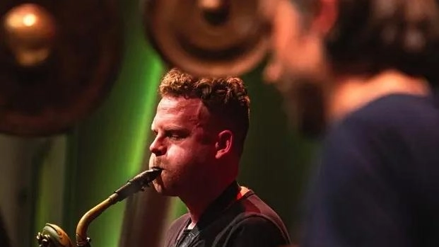 Ultimo concerto dell'anno per "Sacred Noise" a Perugia con Jonah Parzen-Johnson e Berke Can Ozcan al cinema Melies. Due talenti internazionali si esibiscono in un progetto musicale innovativo. Ultimo concerto dell'anno per "Sacred Noise" a Perugia con Jonah Parzen-Johnson e Berke Can Ozcan al cinema Melies. Due talenti internazionali si esibiscono in un progetto musicale innovativo.