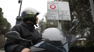 Scudo verde, scoppia la polemica: “Chi ci paga nuovi furgoni?”. Ma gli anti smog esultano