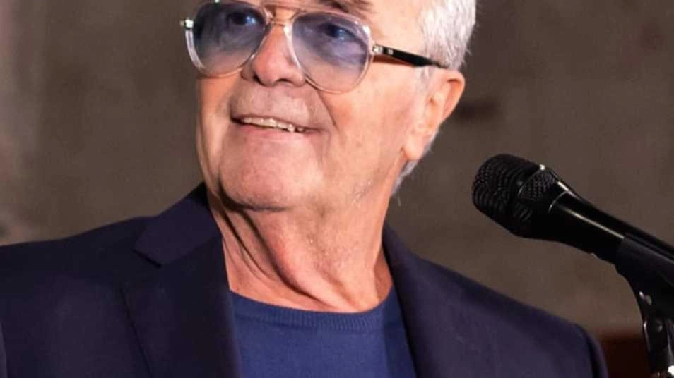 Il Premio Lungofiume si avvicina alla sua conclusione con la cerimonia di premiazione domenica 20 ottobre a Cascina. I finalisti sono pronti, la giuria ha fatto la sua selezione e la serata sarà arricchita da letture e intermezzi musicali. Un premio speciale sarà conferito a Roan Johnson. Il Premio Lungofiume si avvicina alla sua conclusione con la cerimonia di premiazione domenica 20 ottobre a Cascina. I finalisti sono pronti, la giuria ha fatto la sua selezione e la serata sarà arricchita da letture e intermezzi musicali. Un premio speciale sarà conferito a Roan Johnson.