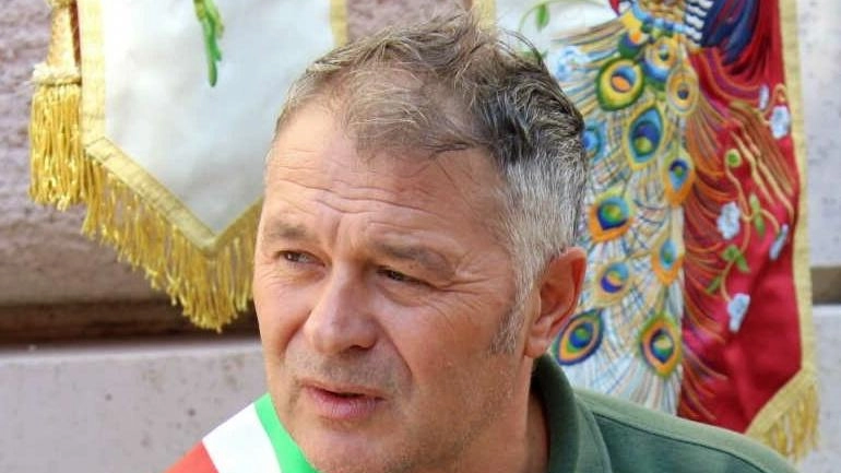 Sabato pomeriggio intenso in piazza della Repubblica, quello appena trascorso. Da un lato, infatti, le associazioni impegnate nella raccolta... Sabato pomeriggio intenso in piazza della Repubblica, quello appena trascorso. Da un lato, infatti, le associazioni impegnate nella raccolta...