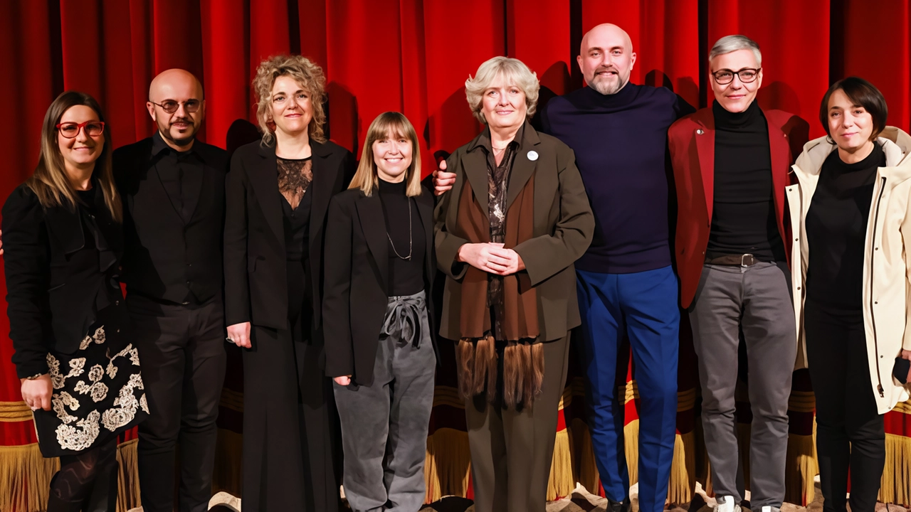 Successo di pubblico per lo spettacolo al Teatro della Rosa di Pontremoli Successo di pubblico per lo spettacolo al Teatro della Rosa di Pontremoli