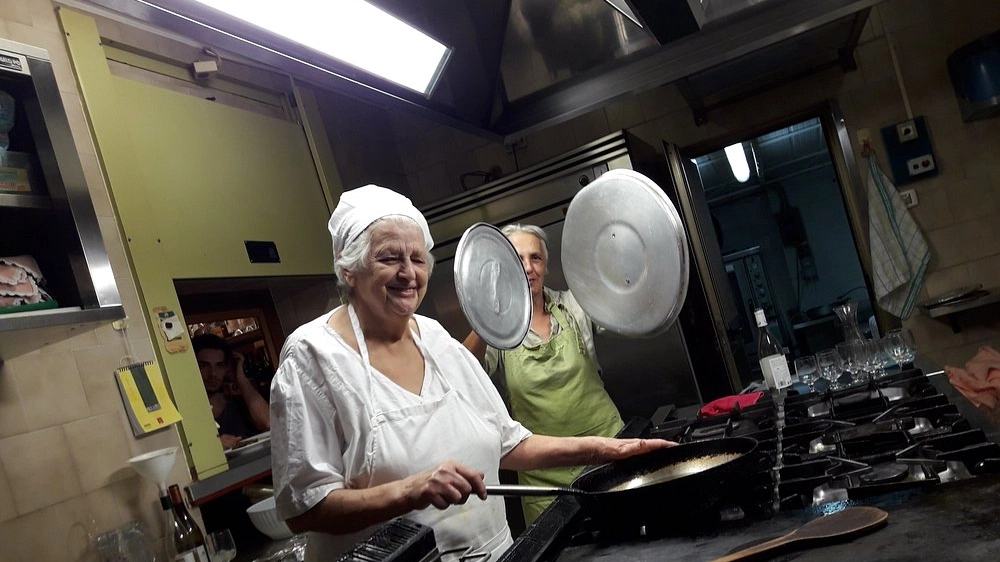 Milena in cucina (foto dell'utente Giuseppe_G su Trip advisor) Milena in cucina (foto dell'utente Giuseppe_G su Trip advisor)