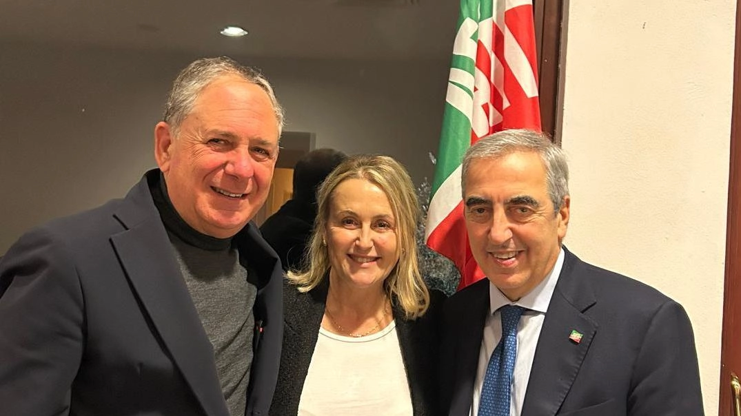 Il coordinatore provinciale di Forza Italia, Carlo Bigongiari, con Stefania Bergamini e Maurizio Gasparri Il coordinatore provinciale di Forza Italia, Carlo Bigongiari, con Stefania Bergamini e Maurizio Gasparri