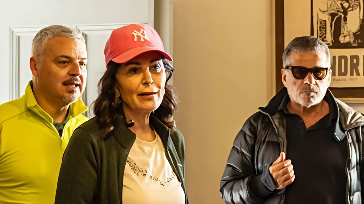 La ministra del turismo Daniela Santanchè visita Camaiore per la manifestazione "Prim’olio, Primovino", apprezzando i prodotti locali e la tradizione artistica del territorio. La ministra del turismo Daniela Santanchè visita Camaiore per la manifestazione "Prim’olio, Primovino", apprezzando i prodotti locali e la tradizione artistica del territorio.