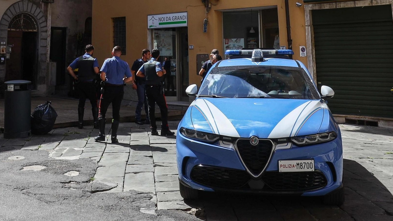 Il 70enne racconta l’aggressione subita domenica in via Roma "Mi ha preso il cellulare dalle mani, mi ha spinto e sono caduto". Il 70enne racconta l’aggressione subita domenica in via Roma "Mi ha preso il cellulare dalle mani, mi ha spinto e sono caduto".