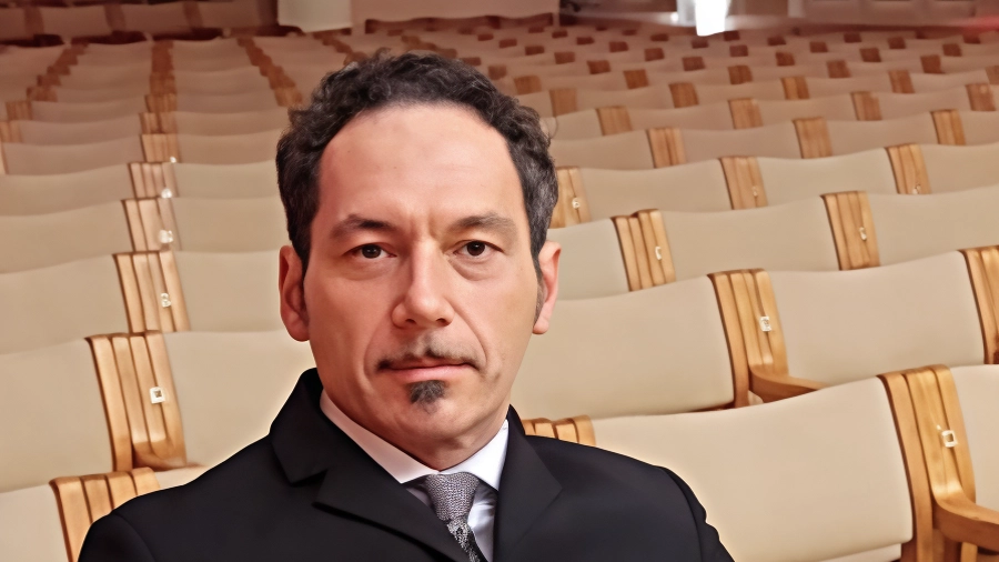 L'opera di Andrea Portera, basata sul libro di Gianni Marmorini, esplora la diversità di Isacco e il ruolo delle madri. L'opera di Andrea Portera, basata sul libro di Gianni Marmorini, esplora la diversità di Isacco e il ruolo delle madri.