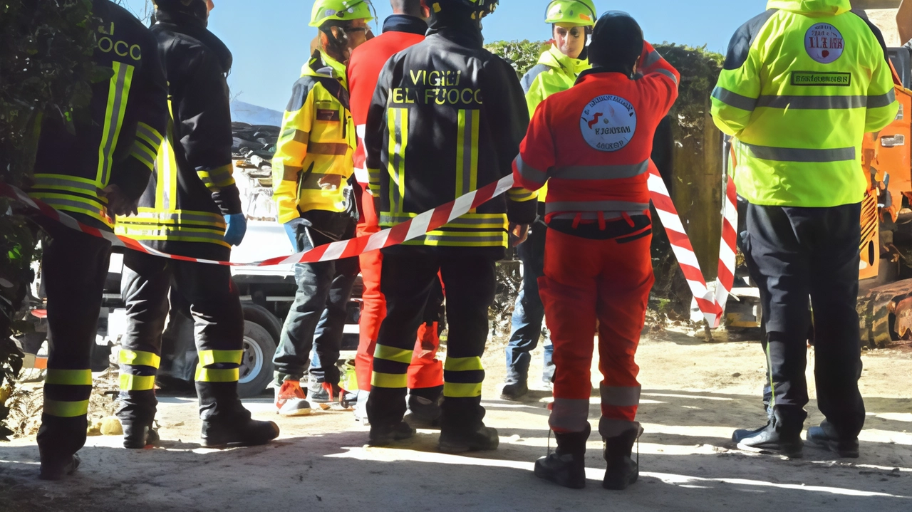 Il personale di soccorso sul luogo dell’incidente, il cantiere di via Buozzi Il personale di soccorso sul luogo dell’incidente, il cantiere di via Buozzi
