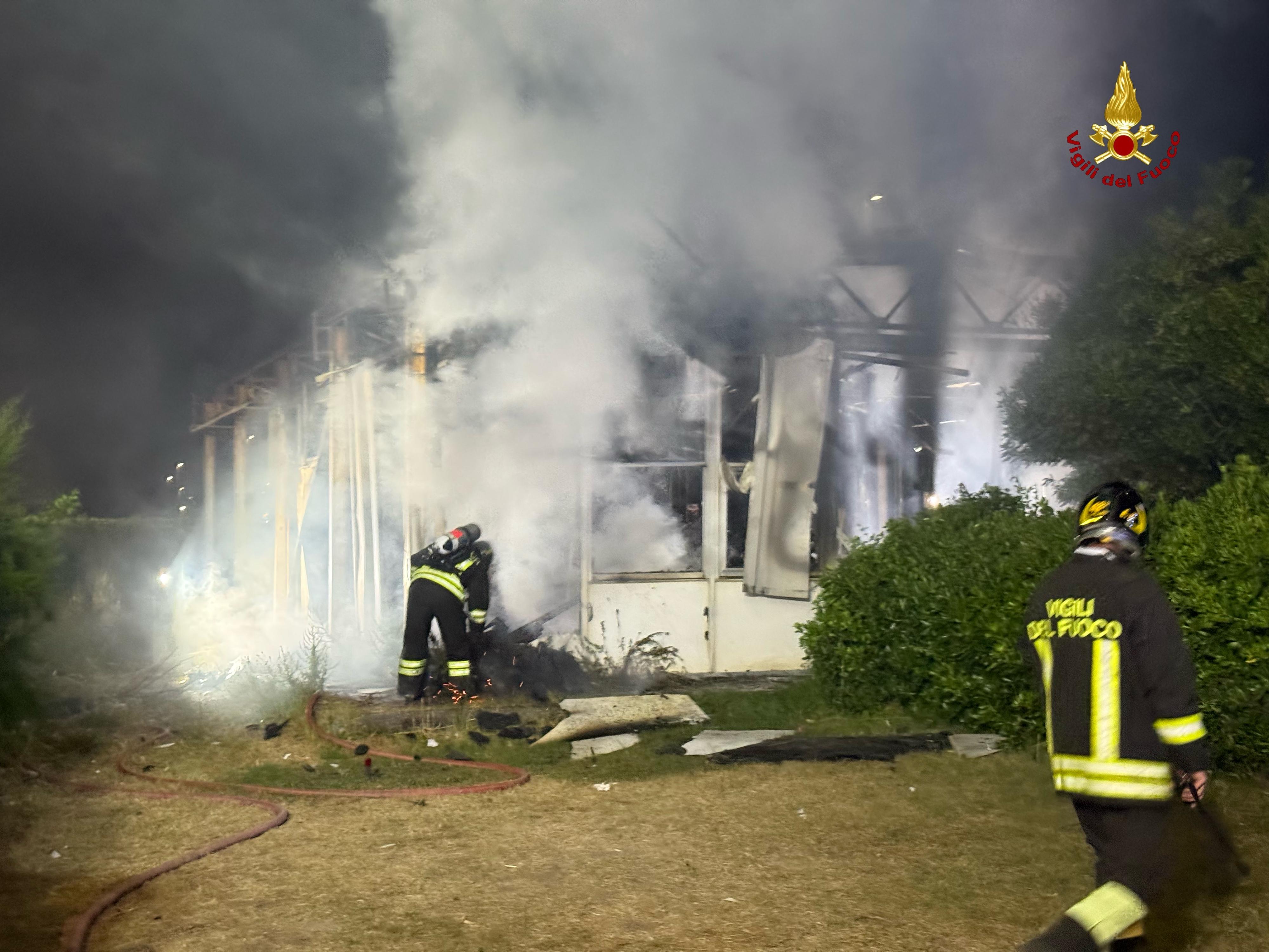 Era stato ’stralciato’ dalle opere del Pinqua. Rudere del Comune distrutto da un incendio Era stato ’stralciato’ dalle opere del Pinqua. Rudere del Comune distrutto da un incendio